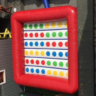 Opblaasbaar Twister spel te huur